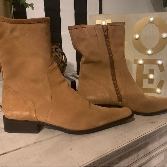 Boots - Picture 2 of 3